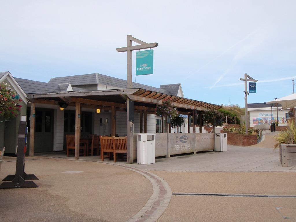 Holidays At Perran Sands Holiday Park 佩伦波斯 外观 照片