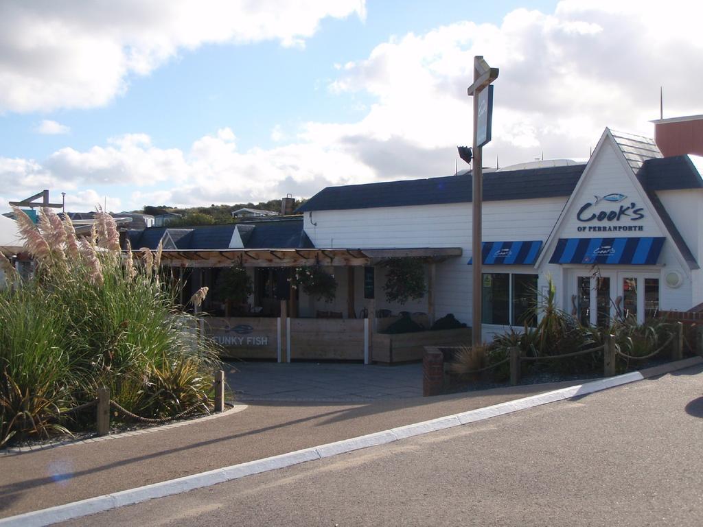 Holidays At Perran Sands Holiday Park 佩伦波斯 外观 照片